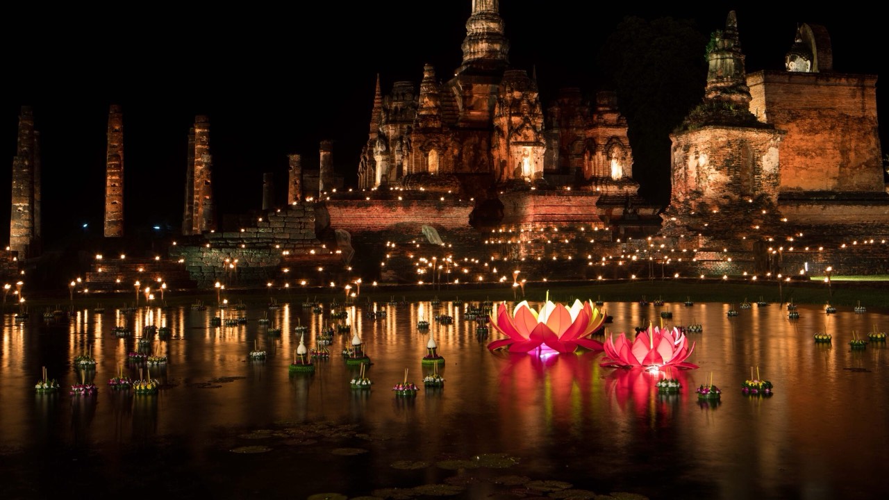 Candles and floating krathong in front of Wat Mahathat during Loi Krathong in Sukhothai